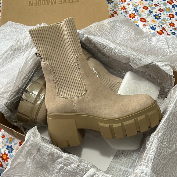 Steve Madden Beige Ankle Boots - Picture 2 of 3